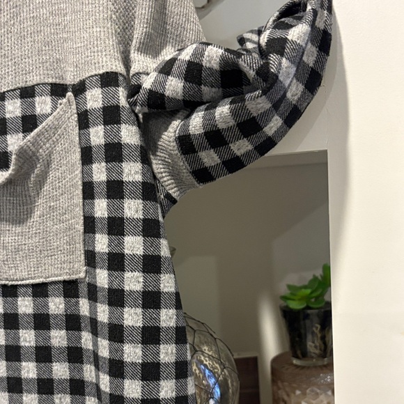 Umgee Black and Gray Checkered Long Sleeve Top - Picture 3 of 9
